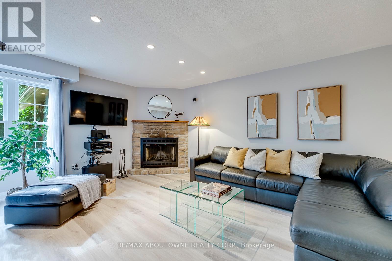 1198 Potters Wheel Crescent, Oakville, Ontario  L6M 1J2 - Photo 12 - W13815424