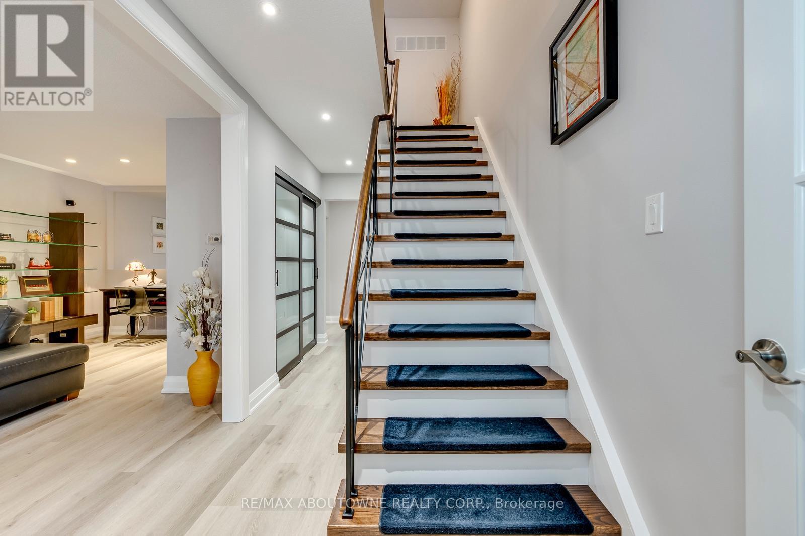 1198 Potters Wheel Crescent, Oakville, Ontario  L6M 1J2 - Photo 22 - W13815424