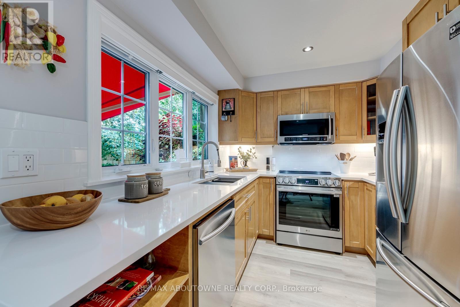 1198 Potters Wheel Crescent, Oakville, Ontario  L6M 1J2 - Photo 18 - W13815424