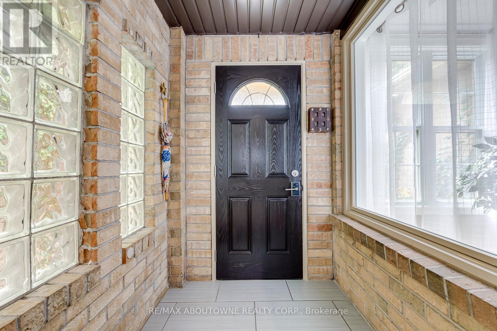 1198 Potters Wheel Crescent, Oakville, Ontario  L6M 1J2 - Photo 9 - W13815424