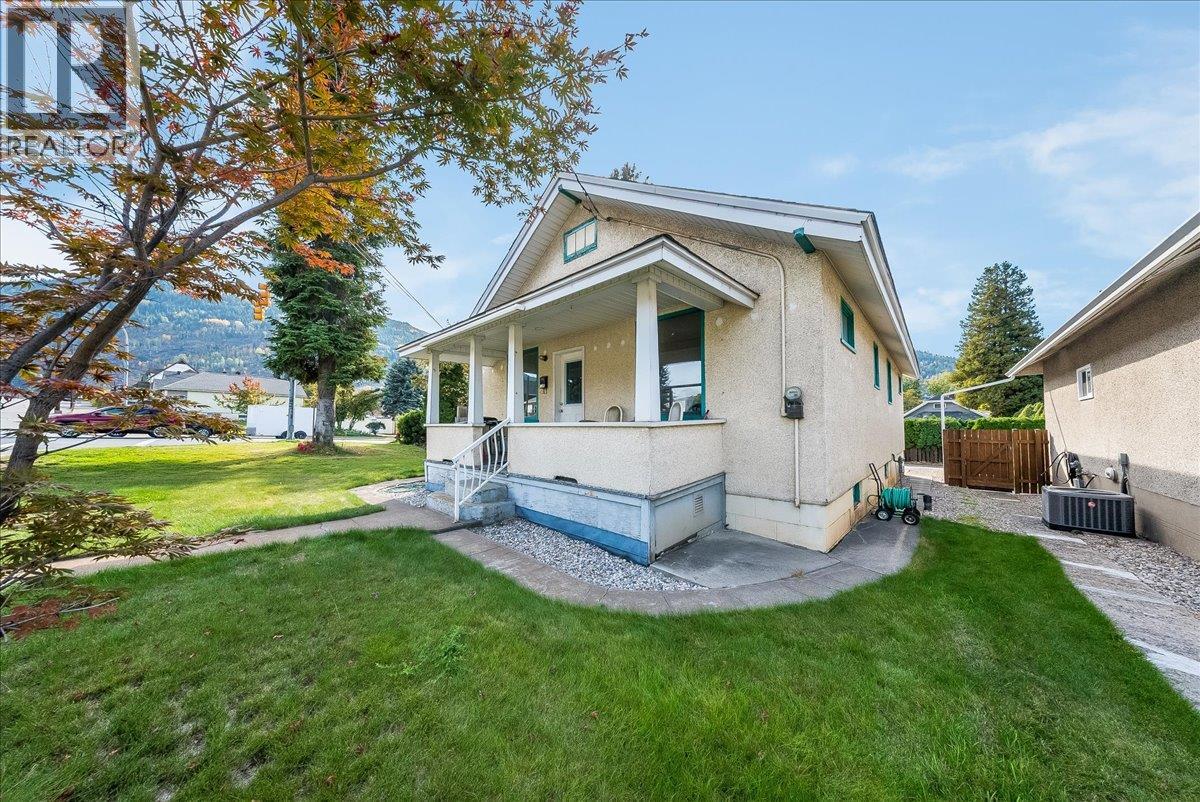 1396 Second Avenue, Trail, British Columbia V1R 1L9 - Photo 3 - 10403162