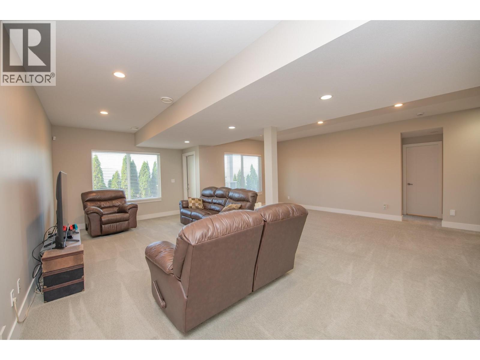 964 Mt Ida Drive, Vernon, British Columbia  V1B 4C3 - Photo 36 - 10402773