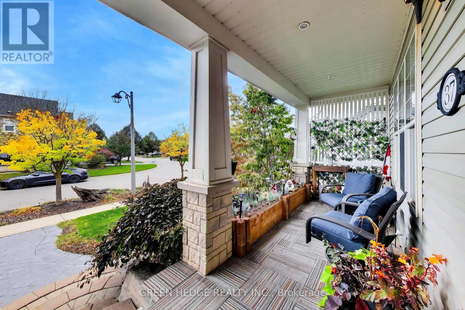 37 Hurst Street, Halton Hills, Ontario  L7J 2Z8 - Photo 4 - W13882612