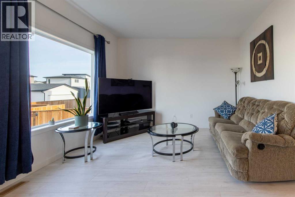 22 Goldenrod Place W