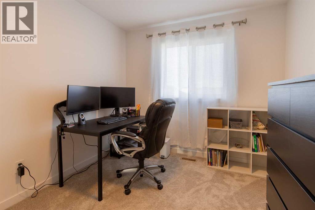 22 Goldenrod Place W