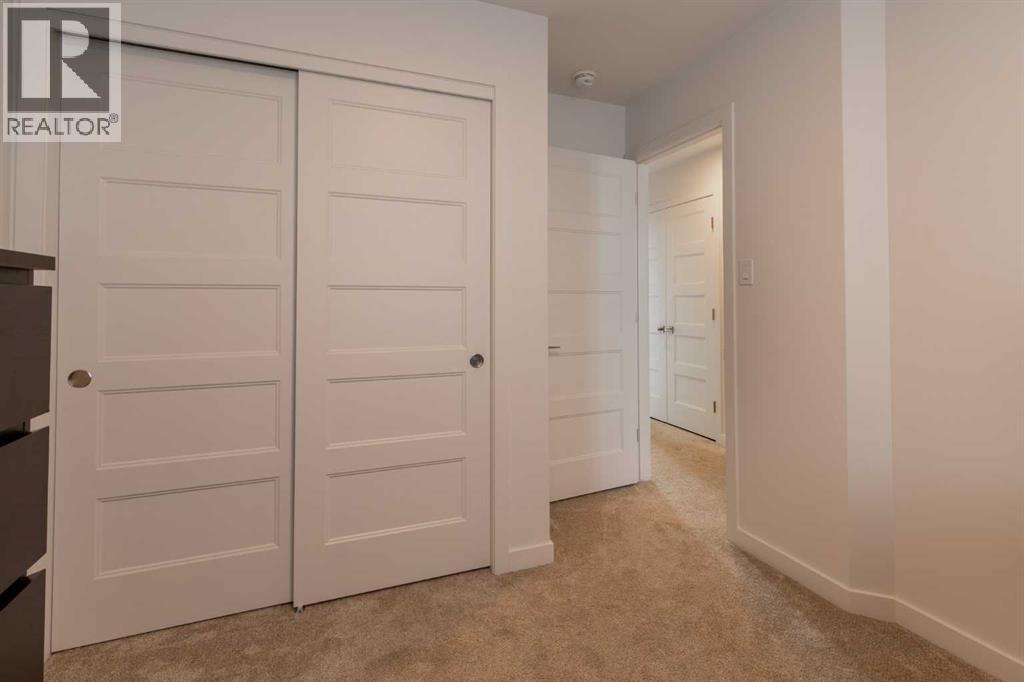 22 Goldenrod Place W