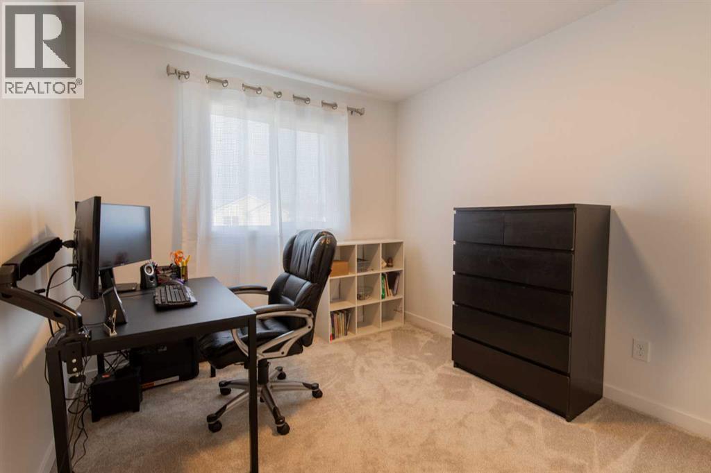 22 Goldenrod Place W
