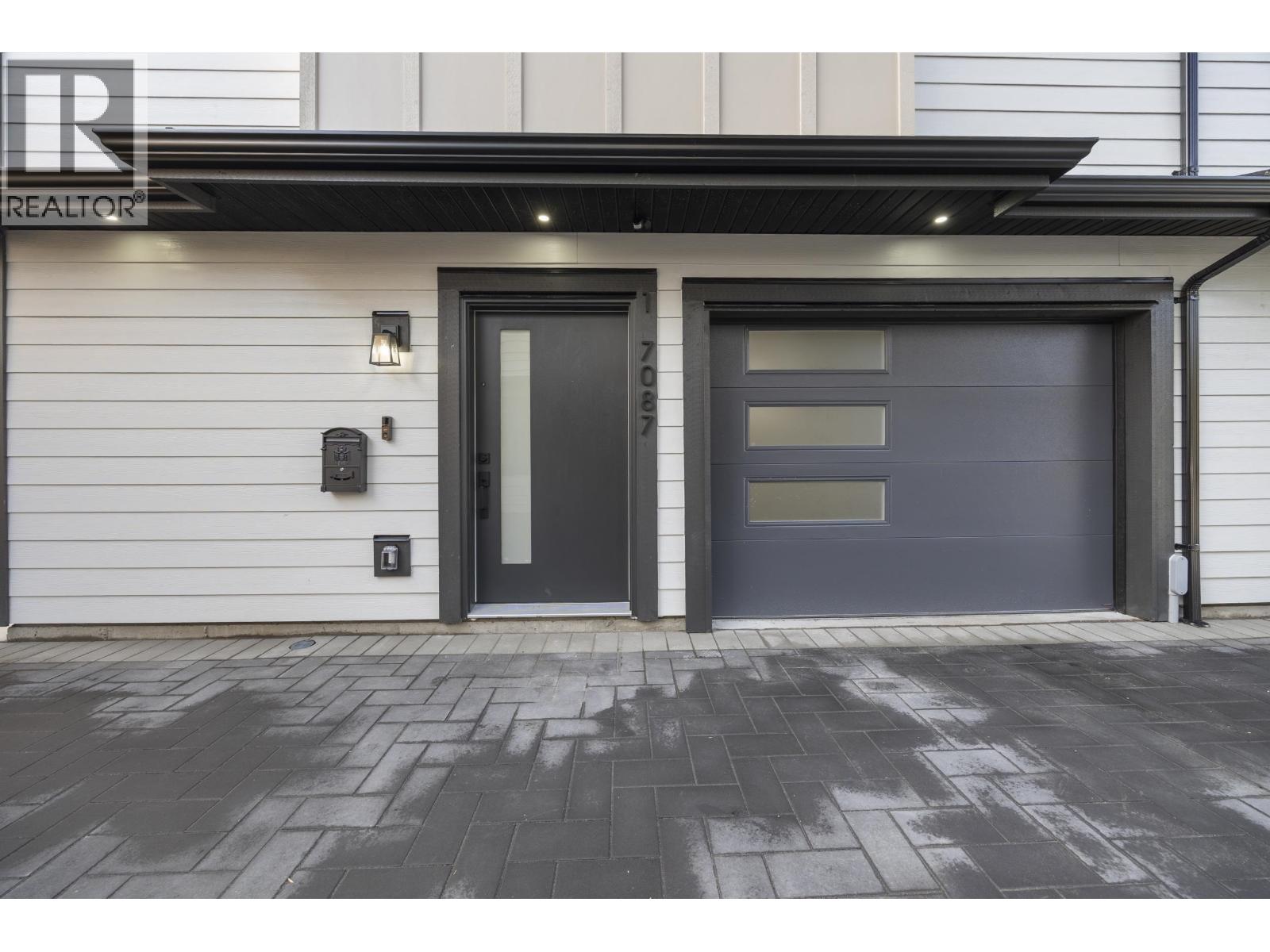 2 7497 HOLLY STREET Burnaby British Columbia Canada V5E2C3 3