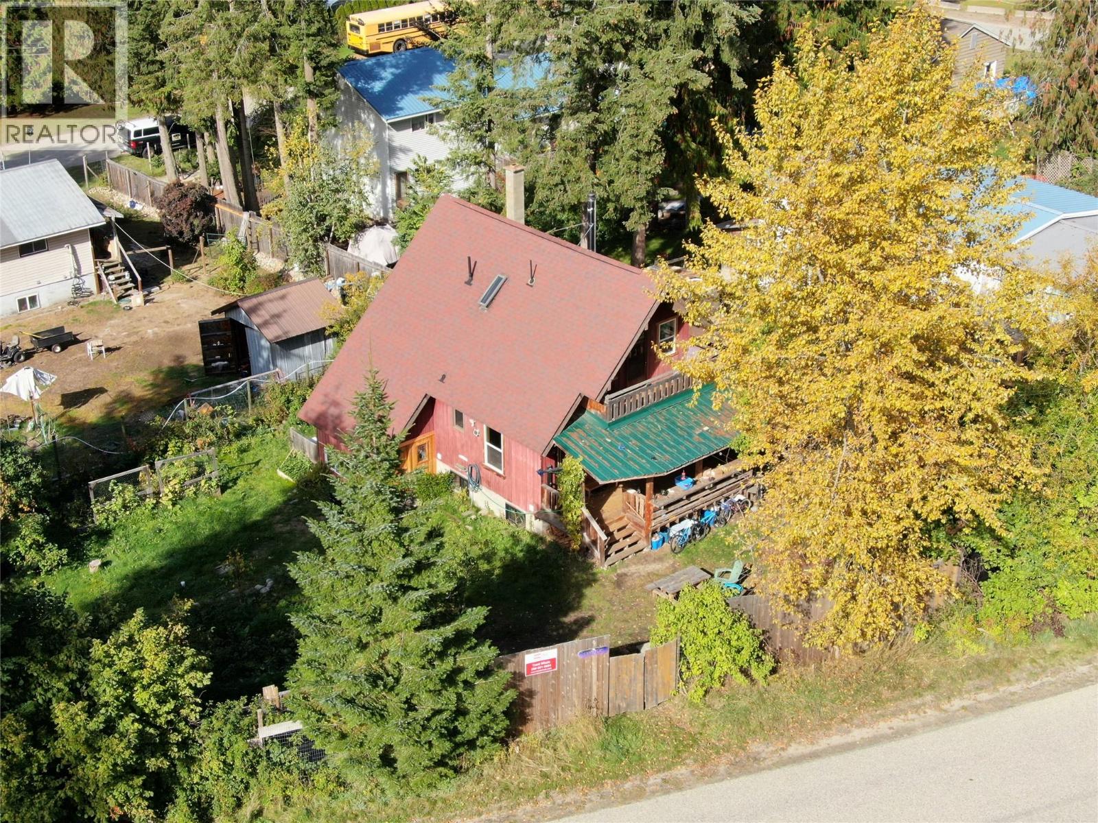 1013 Slocan Street, Slocan, British Columbia V1L 2C0 - Photo 3 - 10400803