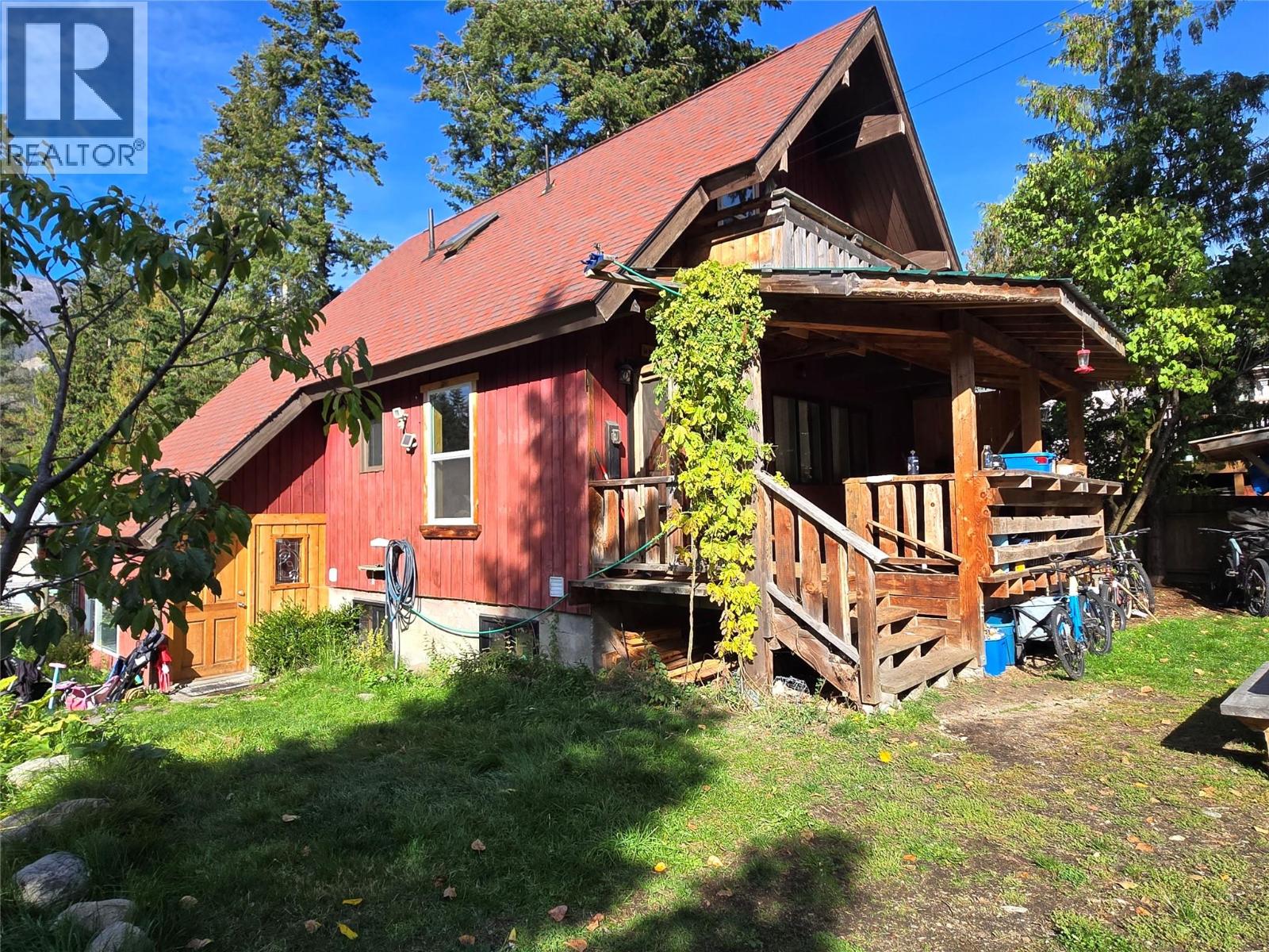 1013 Slocan Street, Slocan, British Columbia
