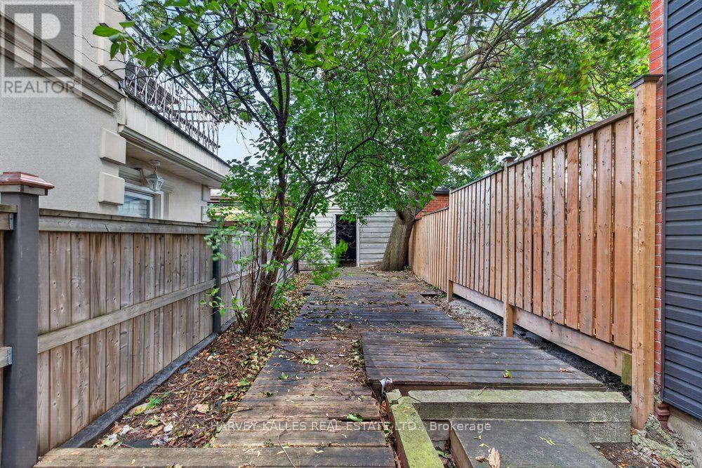 483 Roxton Road, Toronto, Ontario  M6G 3R5 - Photo 19 - C13882638