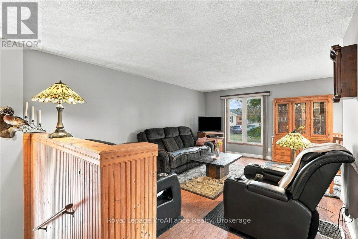 4 Bogart Crescent, Belleville, Ontario  K8P 5E8 - Photo 3 - X13882770