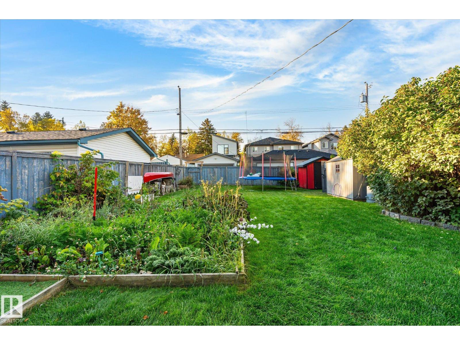 9611 73 AV NW