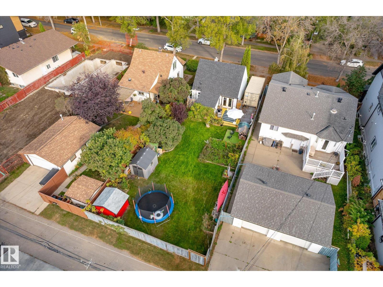 9611 73 AV NW