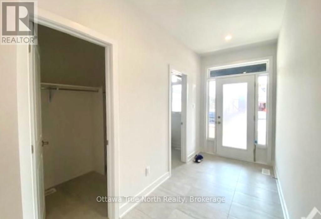 934 Embankment Street, Ottawa, Ontario  K2S 2P6 - Photo 3 - X13882874