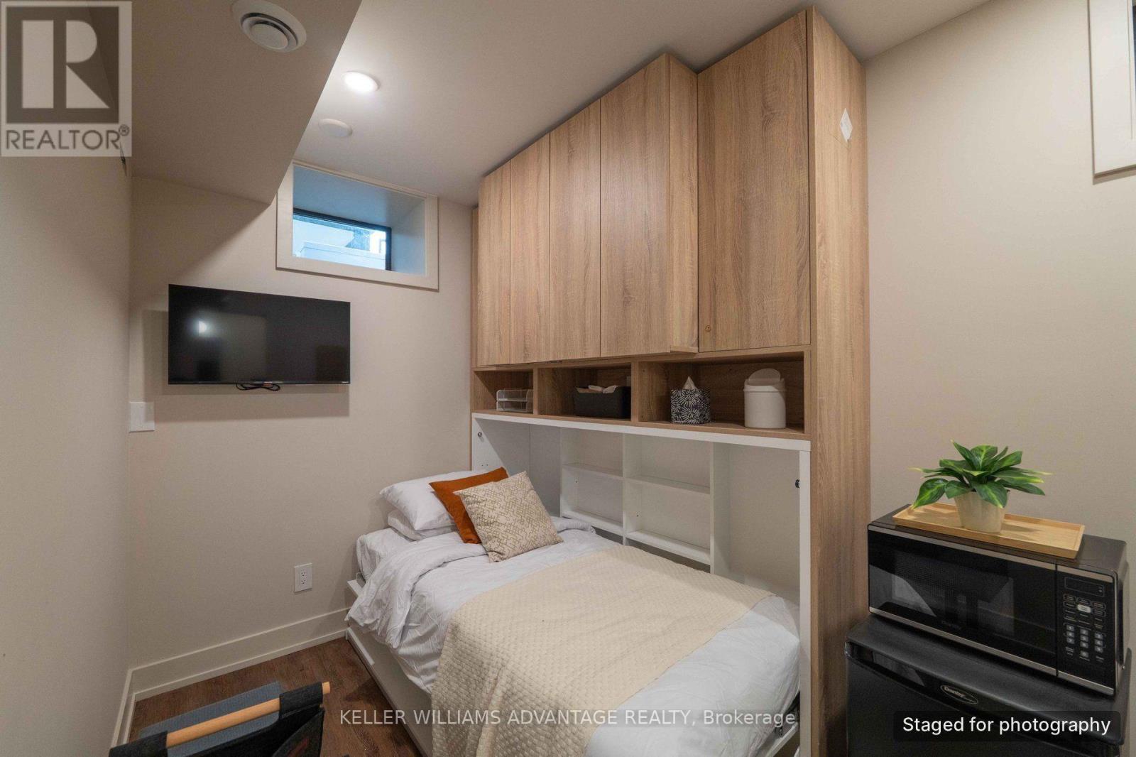 B - 23 Ross Street, Toronto, Ontario  M5T 1Z8 - Photo 7 - C13882796