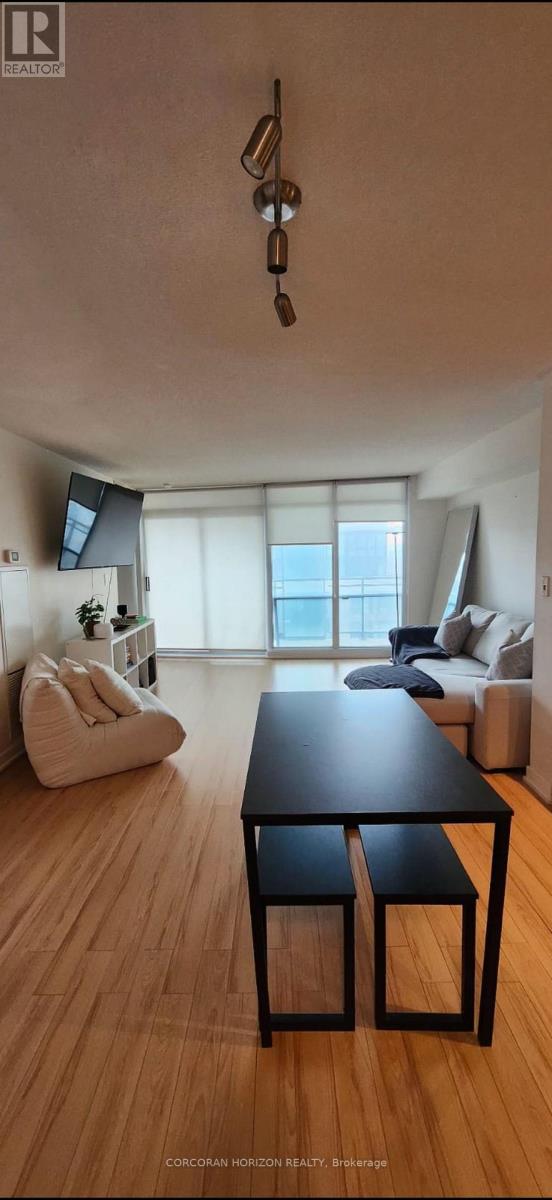 910 - 25 Capreol Court, Toronto, Ontario  M5V 3Z7 - Photo 2 - C13882860