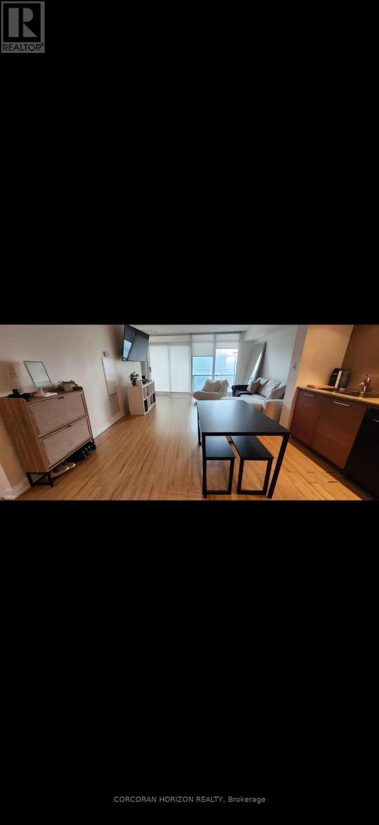 910 - 25 Capreol Court, Toronto, Ontario  M5V 3Z7 - Photo 6 - C13882860