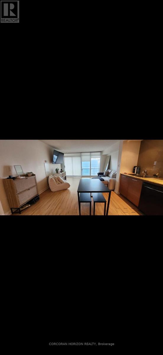 910 - 25 Capreol Court, Toronto, Ontario  M5V 3Z7 - Photo 7 - C13882860
