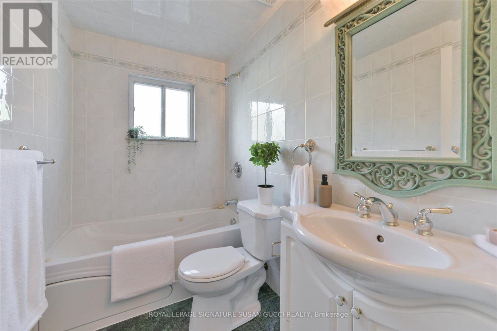 725 Sammon Avenue, Toronto, Ontario  M4C 2E3 - Photo 20 - E13882754
