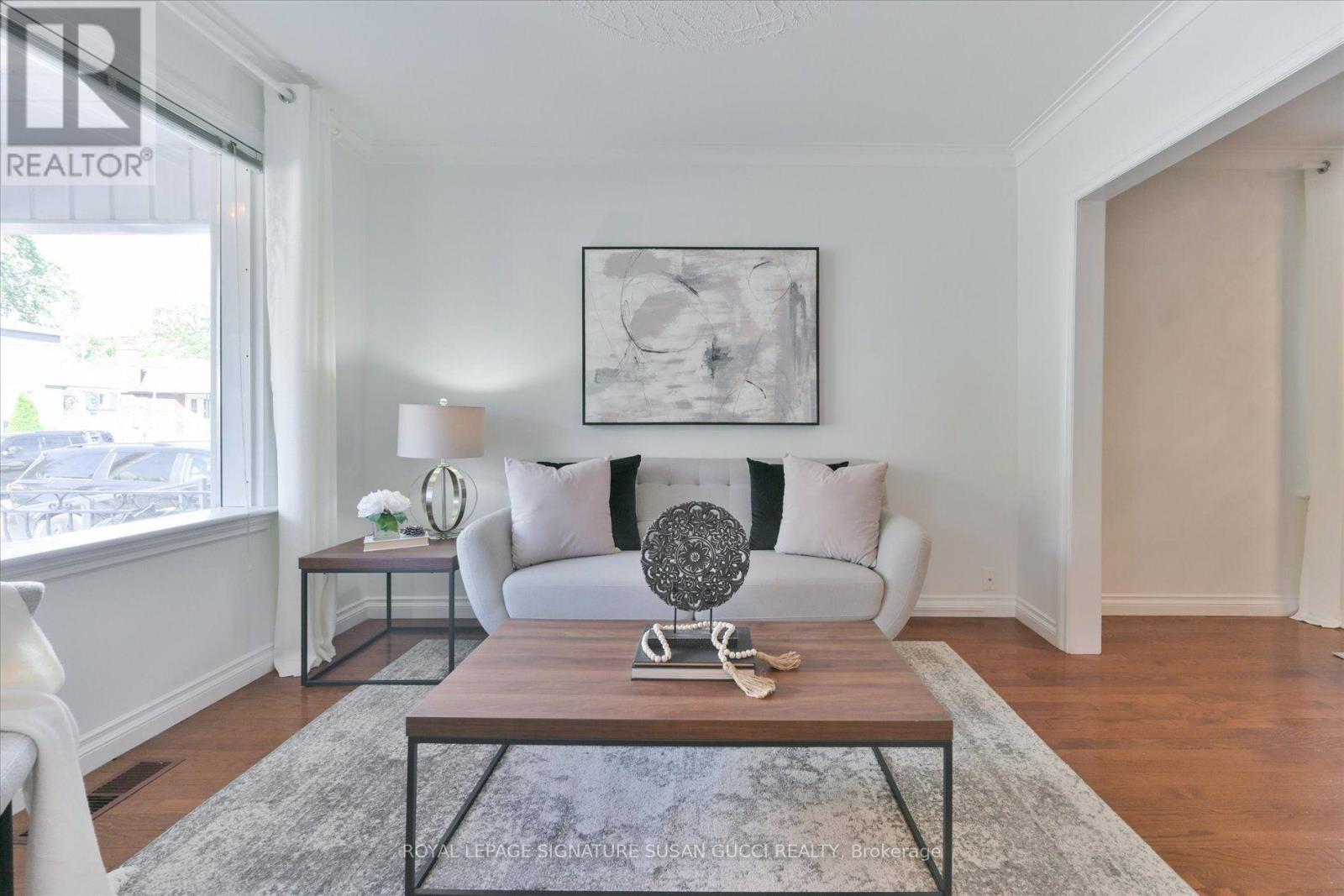 725 Sammon Avenue, Toronto, Ontario  M4C 2E3 - Photo 3 - E13882754