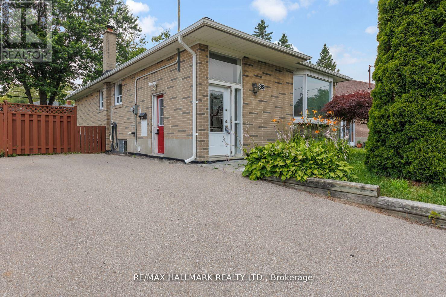 UPPER - 39 STANSBURY CRESCENT
