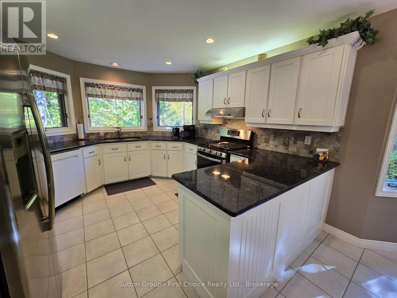 10010 The Trail, Lambton Shores, Ontario  N0M 1T0 - Photo 8 - X13882750