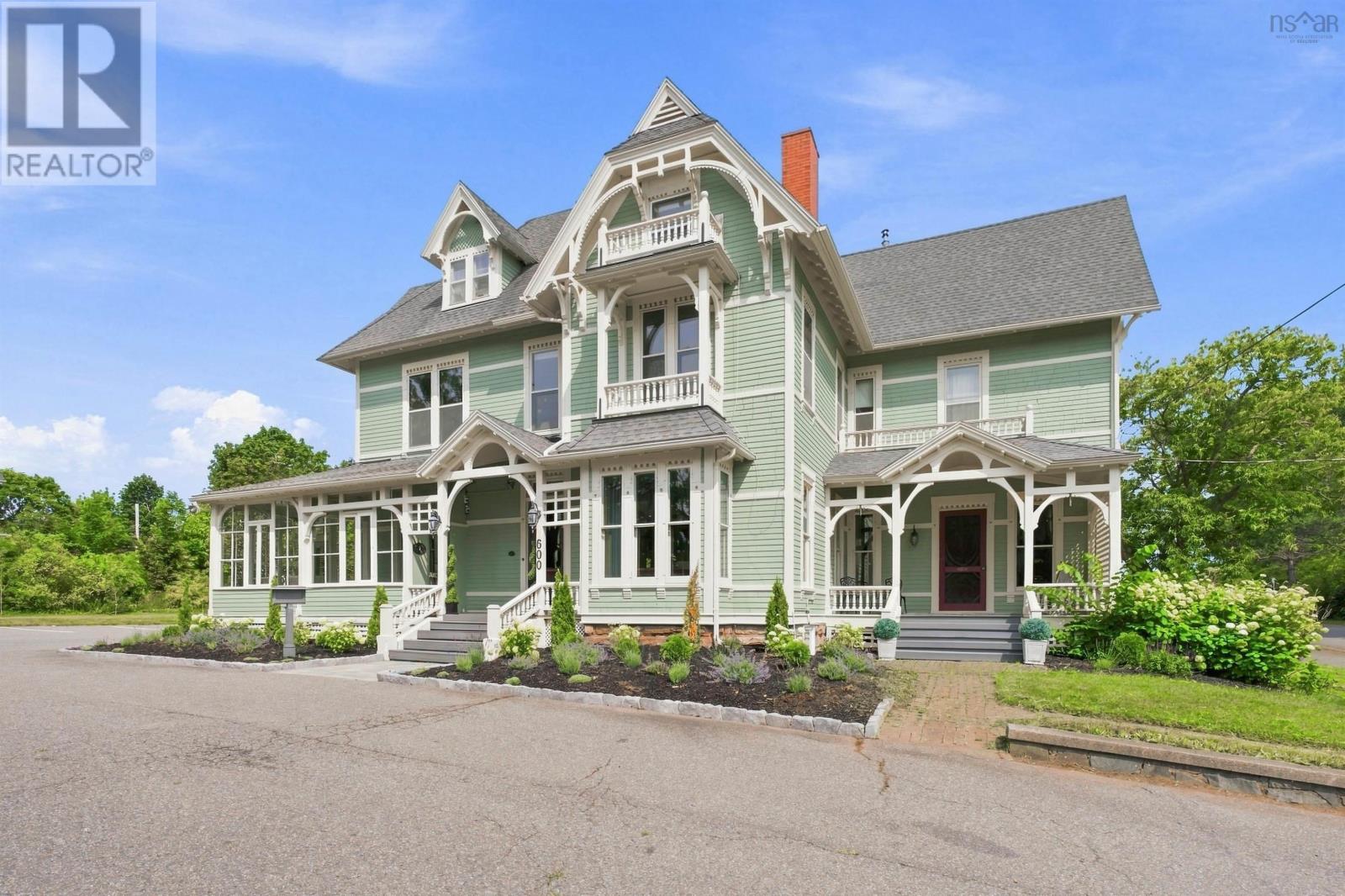600 Main Street Wolfville Nova Scotia Canada B4P1E8 3