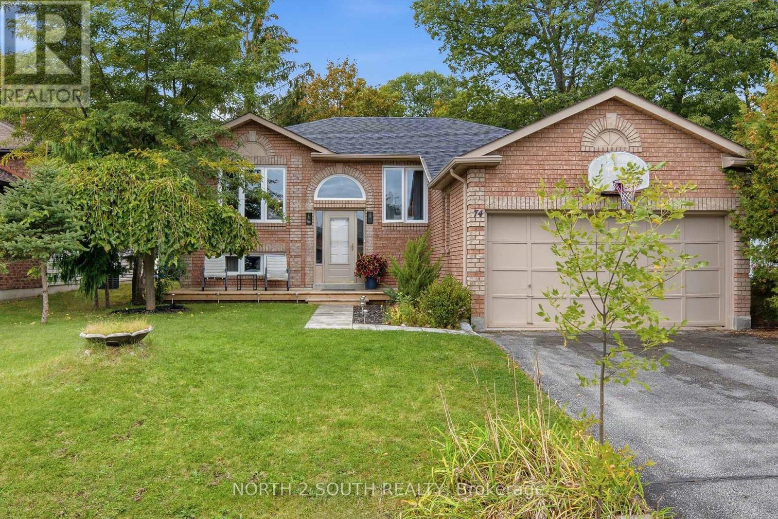 74 Leo Boulevard, Wasaga Beach, Ontario  L9Z 1C5 - Photo 2 - S13882832