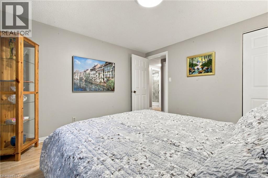802 Strasburg Road, Kitchener, Ontario  N2E 2Y3 - Photo 20 - 40867588