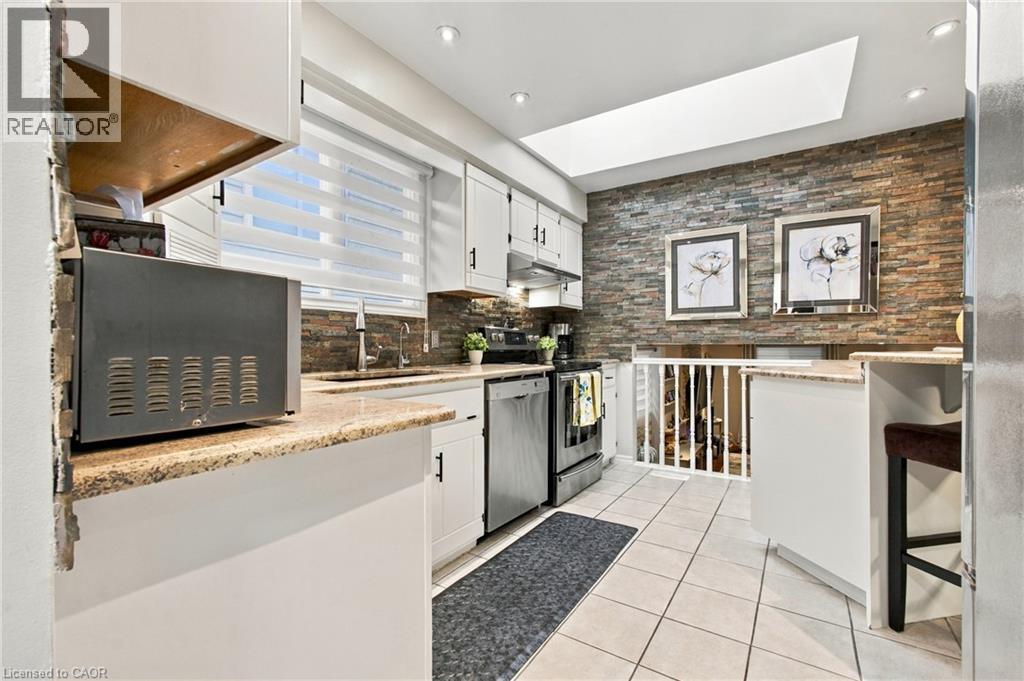 802 Strasburg Road, Kitchener, Ontario  N2E 2Y3 - Photo 11 - 40867588