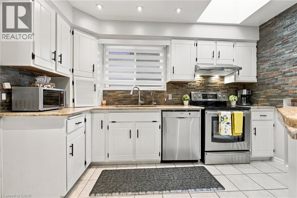 802 Strasburg Road, Kitchener, Ontario  N2E 2Y3 - Photo 12 - 40867588
