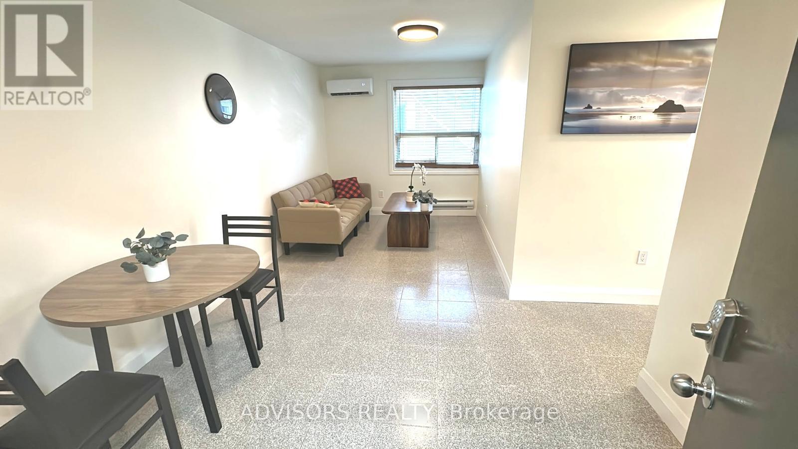 4 - 3717 LAKESHORE BOULEVARD W