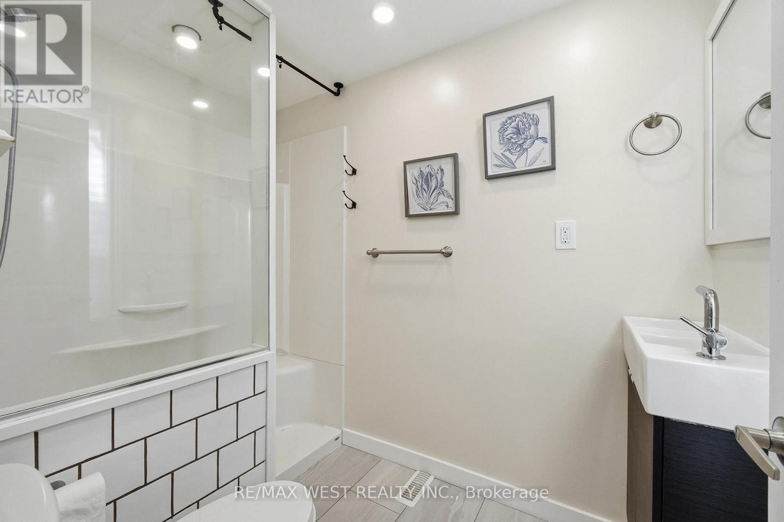 113 - 5475 Lakeshore Road, Burlington, Ontario  L7L 1E1 - Photo 13 - W13882856