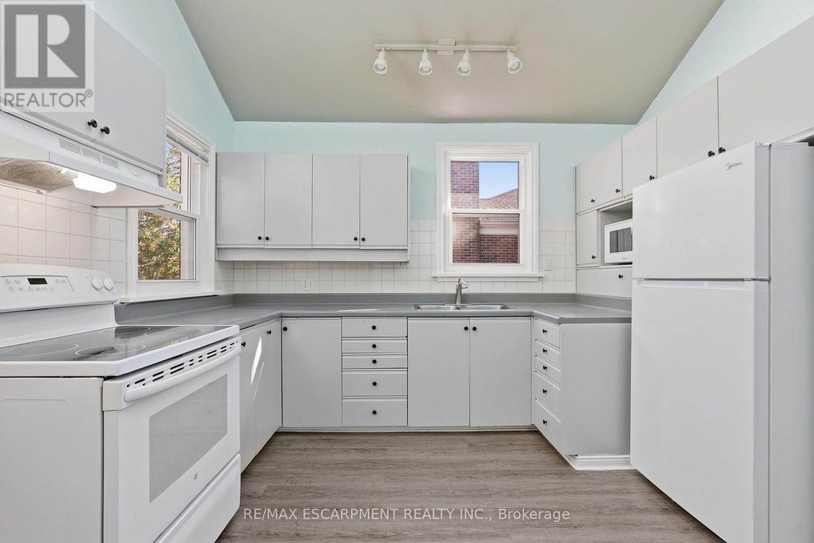 7 Sheldon Street, Hamilton, Ontario  L9H 4P3 - Photo 10 - X13882800