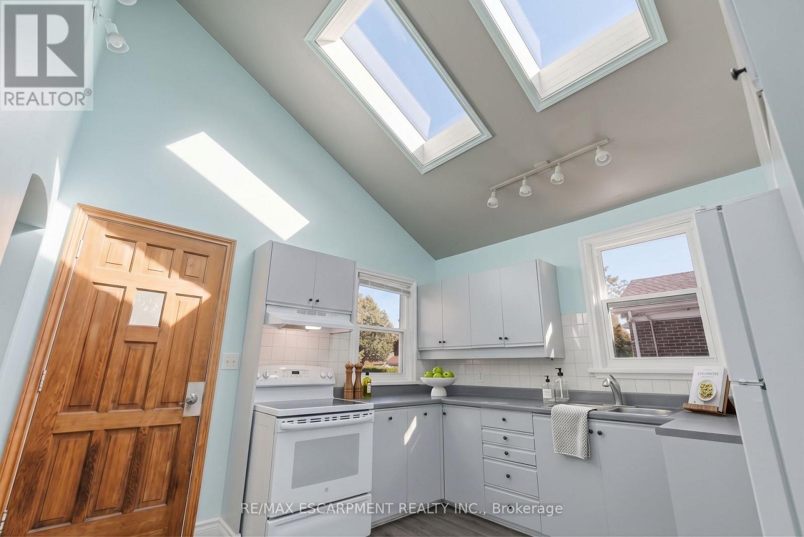 7 Sheldon Street, Hamilton, Ontario  L9H 4P3 - Photo 19 - X13882800