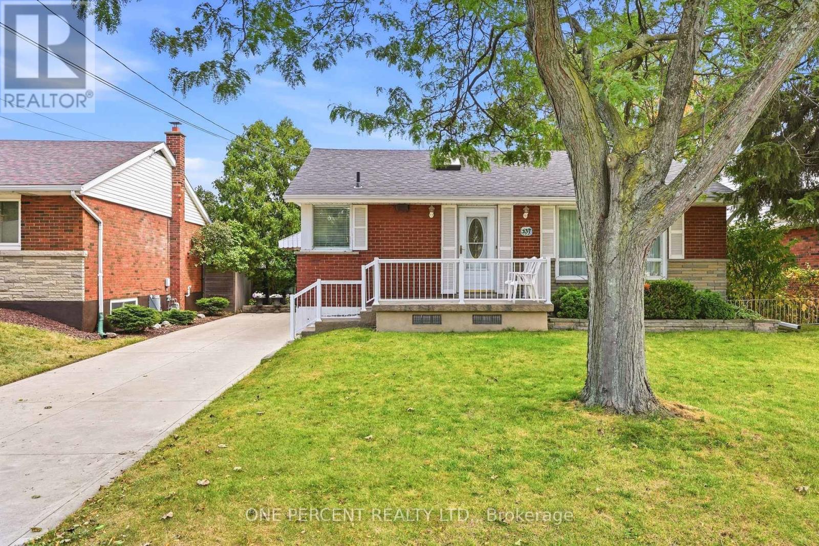 137 Terrace Drive, Hamilton, Ontario  L9A 2Y8 - Photo 2 - X13882938