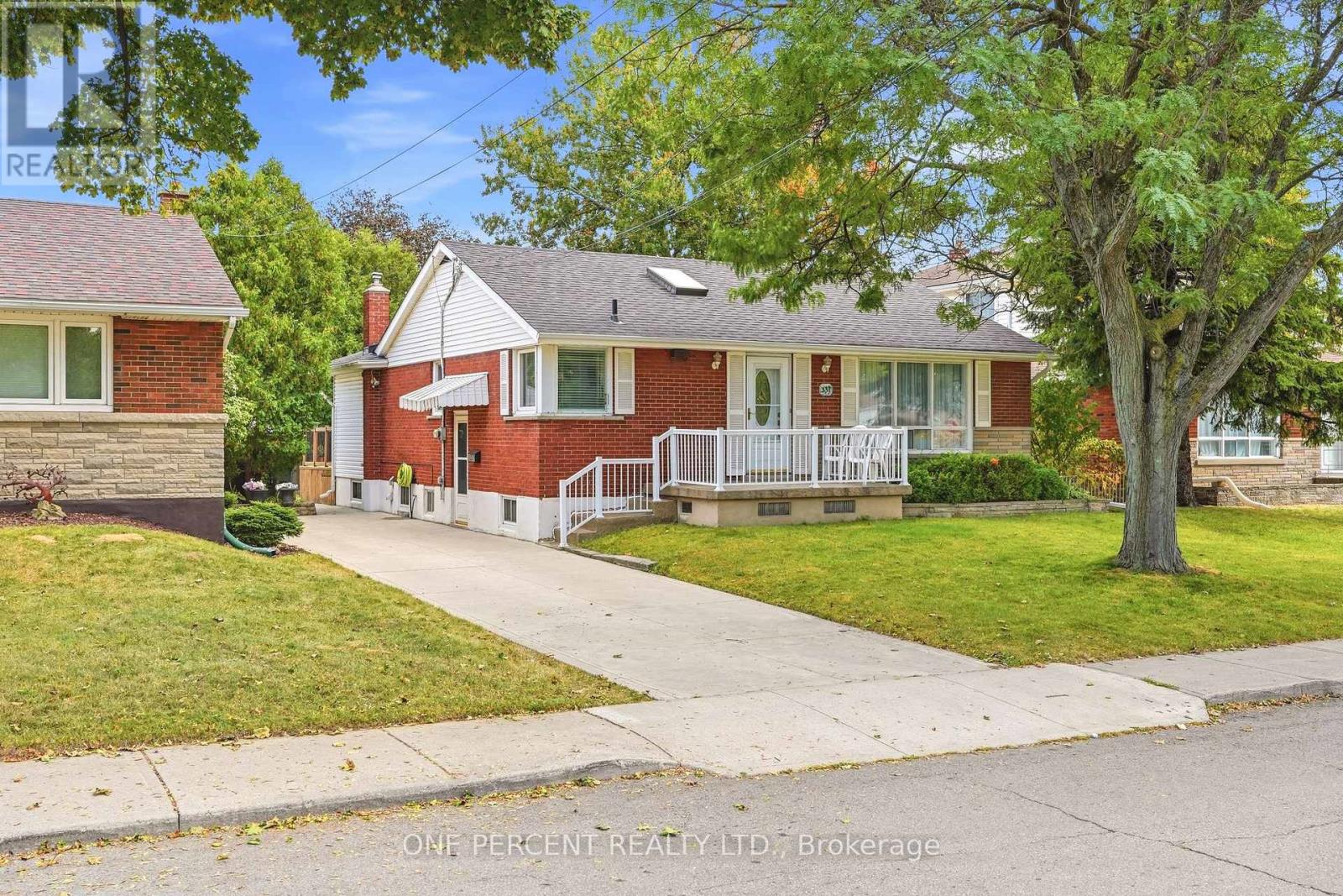 137 Terrace Drive, Hamilton, Ontario  L9A 2Y8 - Photo 4 - X13882938