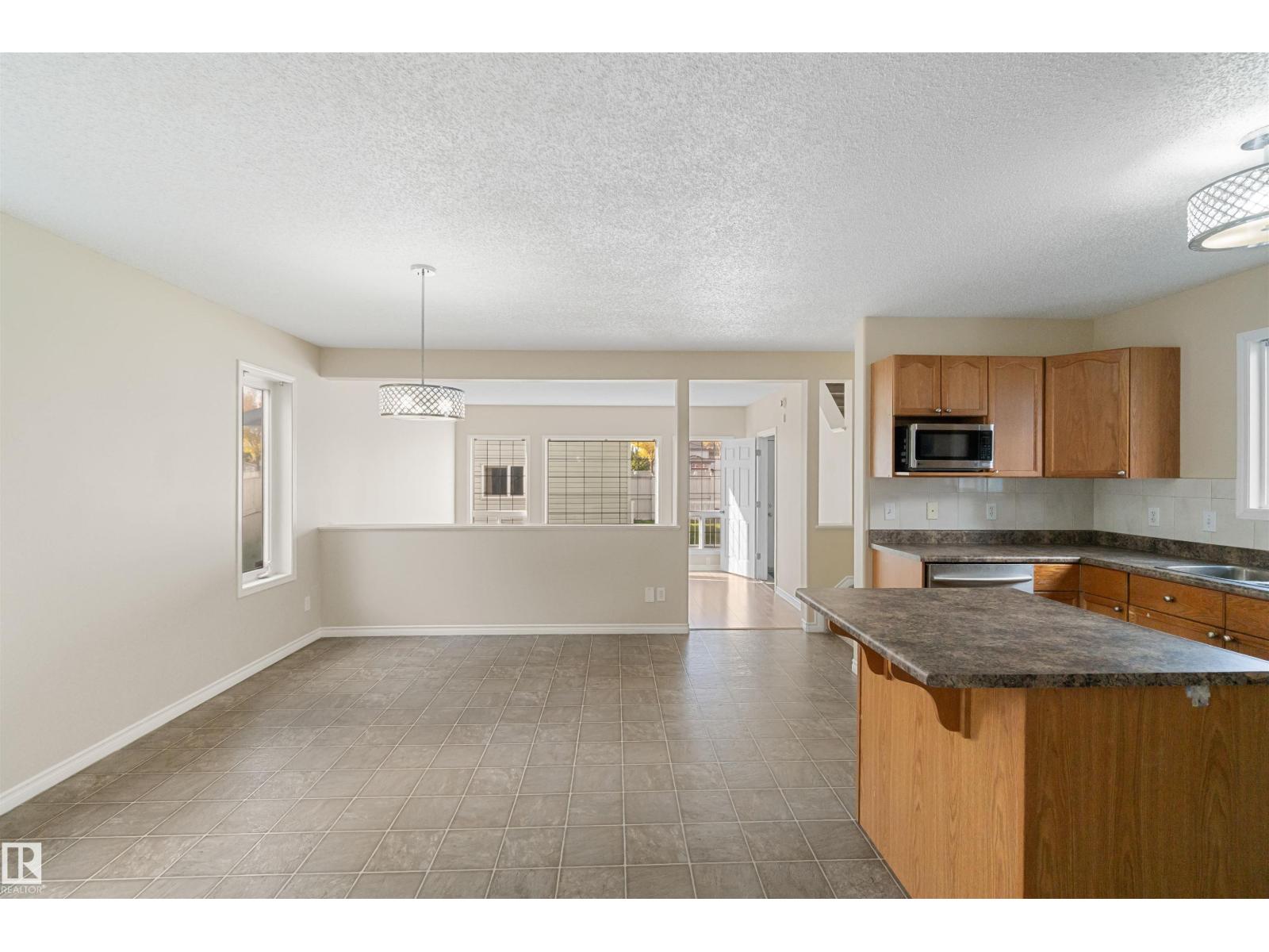 460 GIBB WD NW Edmonton Alberta Canada T5T6W7 5