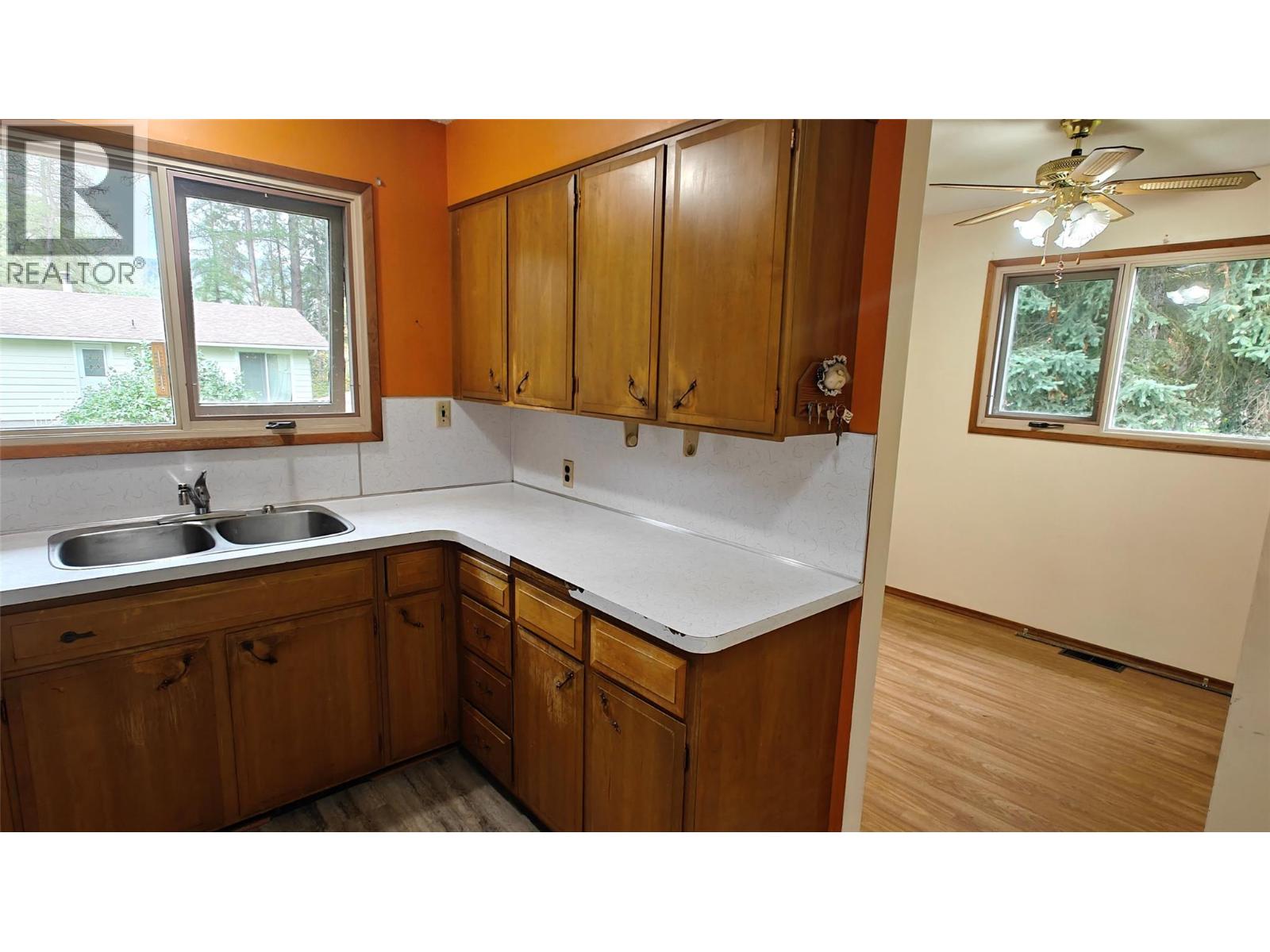 610 7th Avenue, Montrose, British Columbia V0G 1P0 - Photo 15 - 10402300