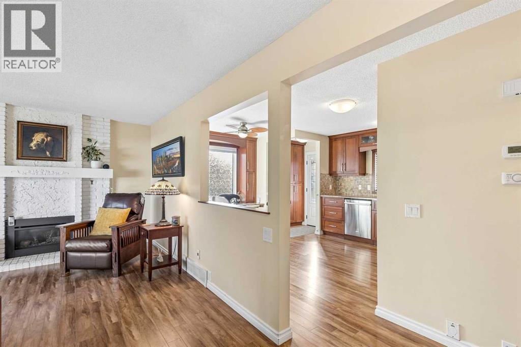 103 Dovercrest Way SE, Calgary, Alberta  T2B 2L8 - Photo 7 - A2348959