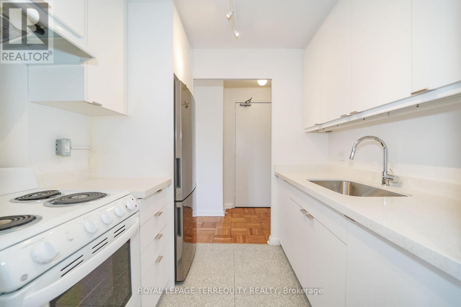 5 - 554 Harvie Avenue, Toronto, Ontario  M6E 4M1 - Photo 2 - W13862458