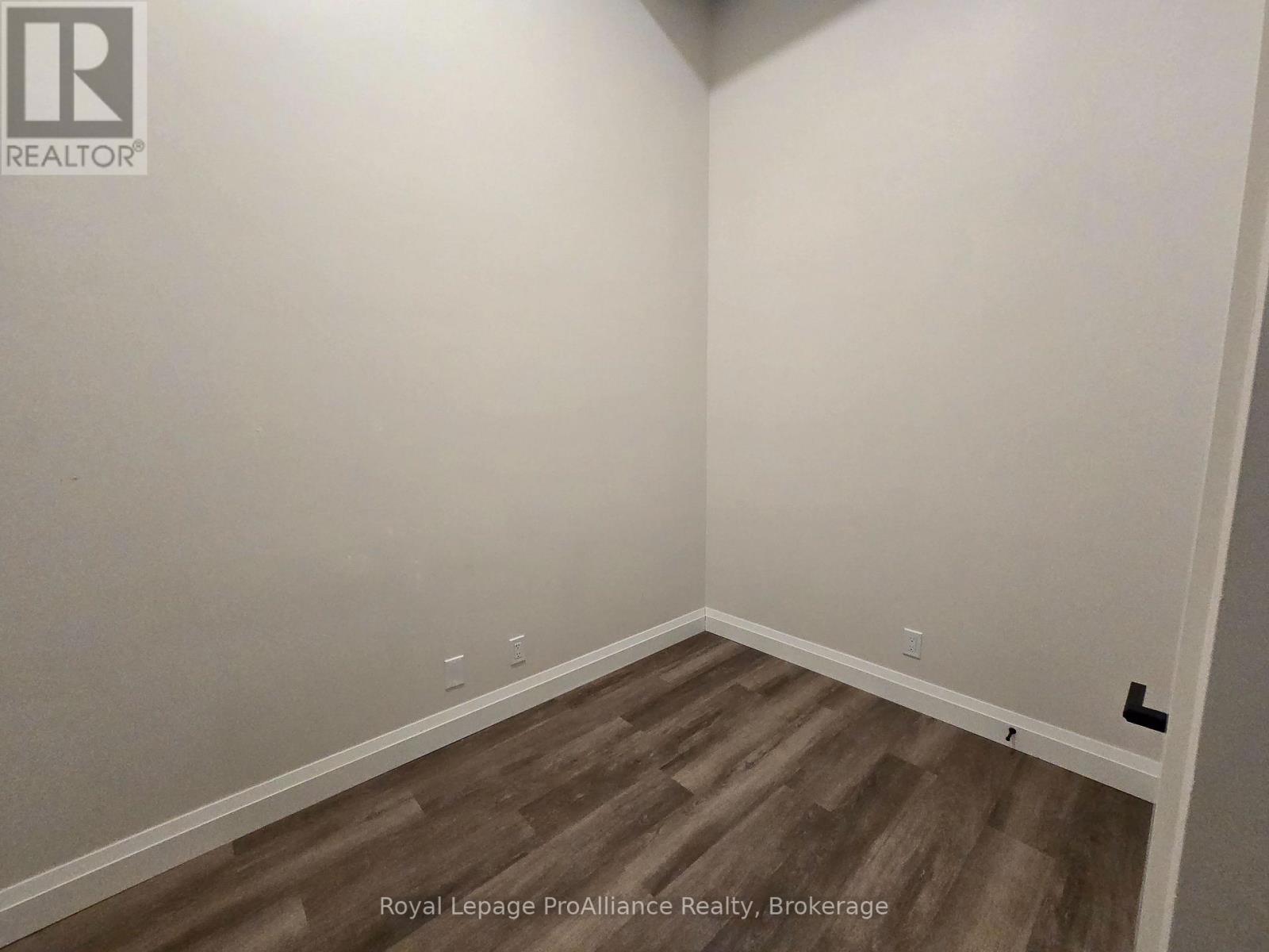 1 - 261 Front Street, Belleville, Ontario  K8N 2Z6 - Photo 2 - X13883128