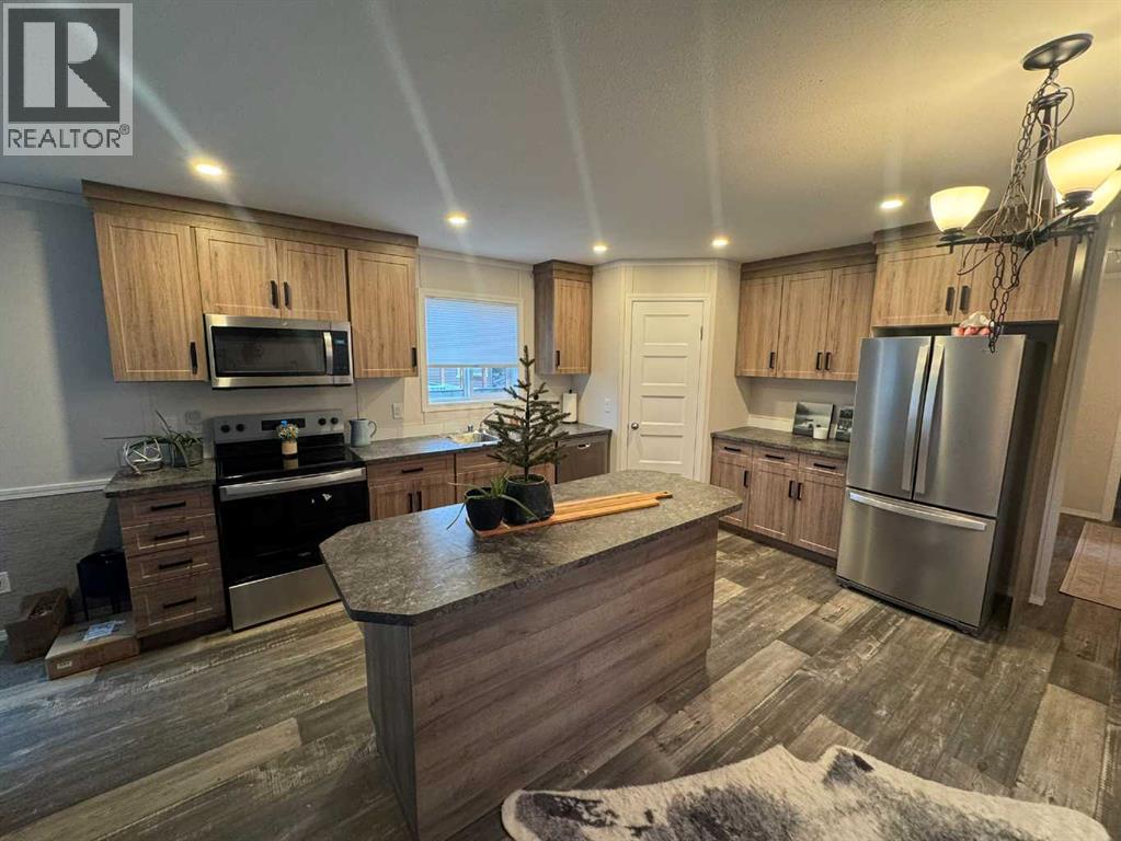 816 5th Avenue, Beaverlodge, Alberta  T0H 0C0 - Photo 3 - A2291419