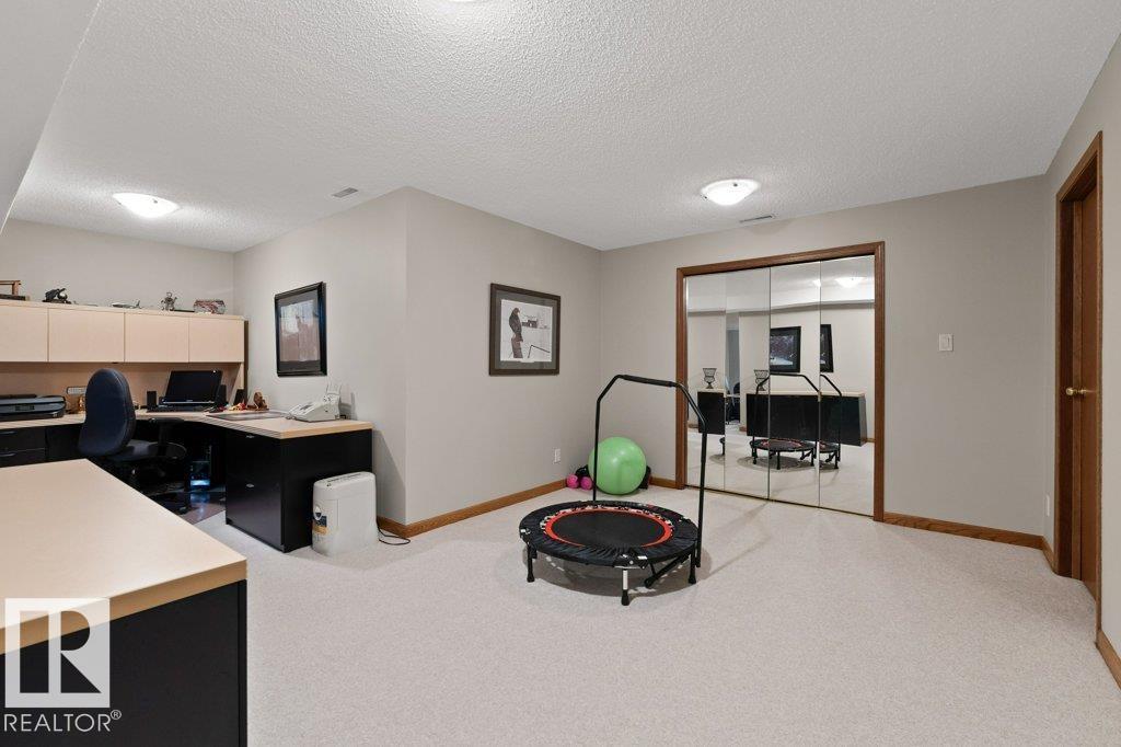 21 LORNE CR
