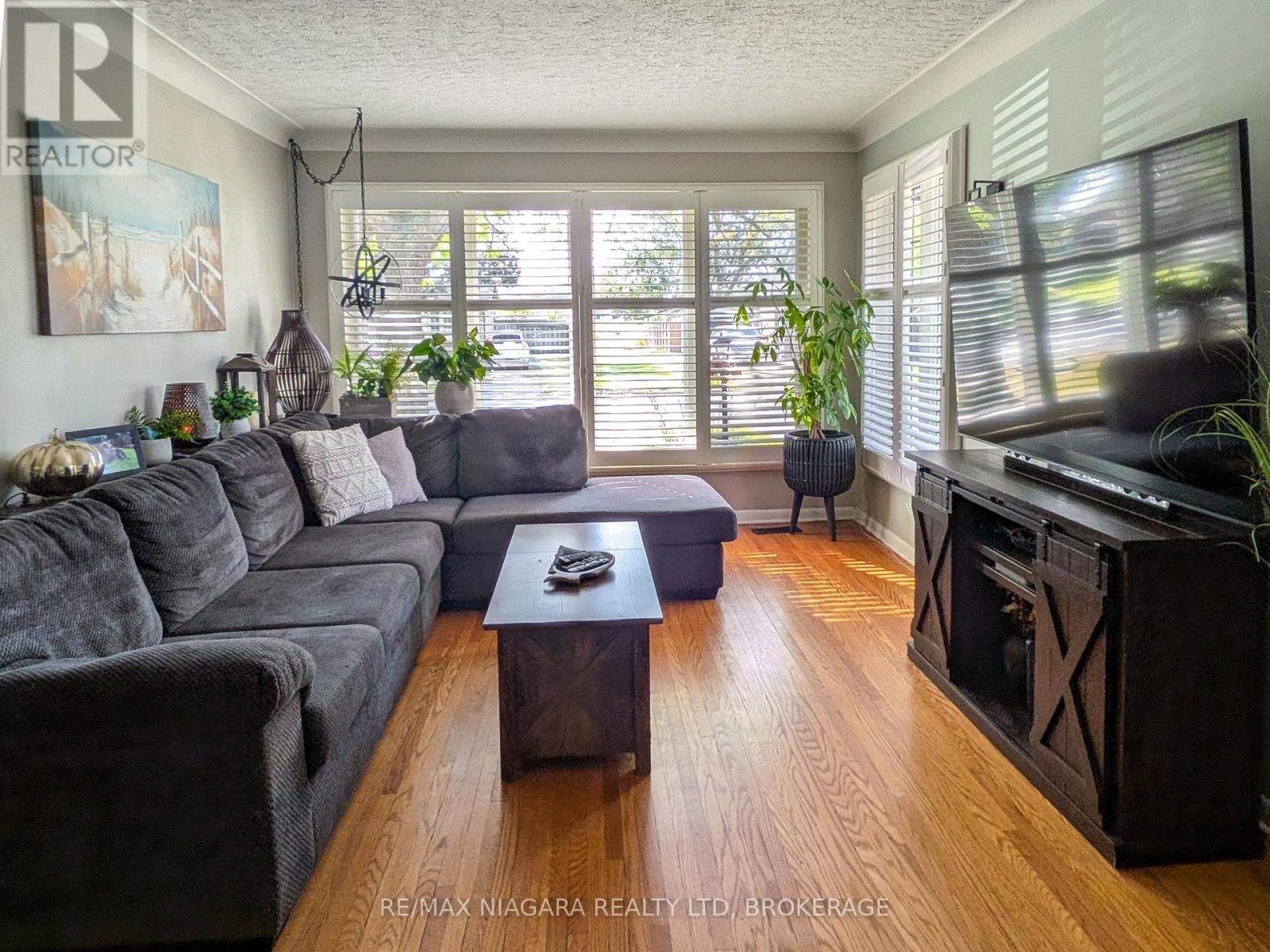8610 Furlong Avenue, Niagara Falls (Chippawa), Ontario  L2G 6X1 - Photo 3 - X13882992