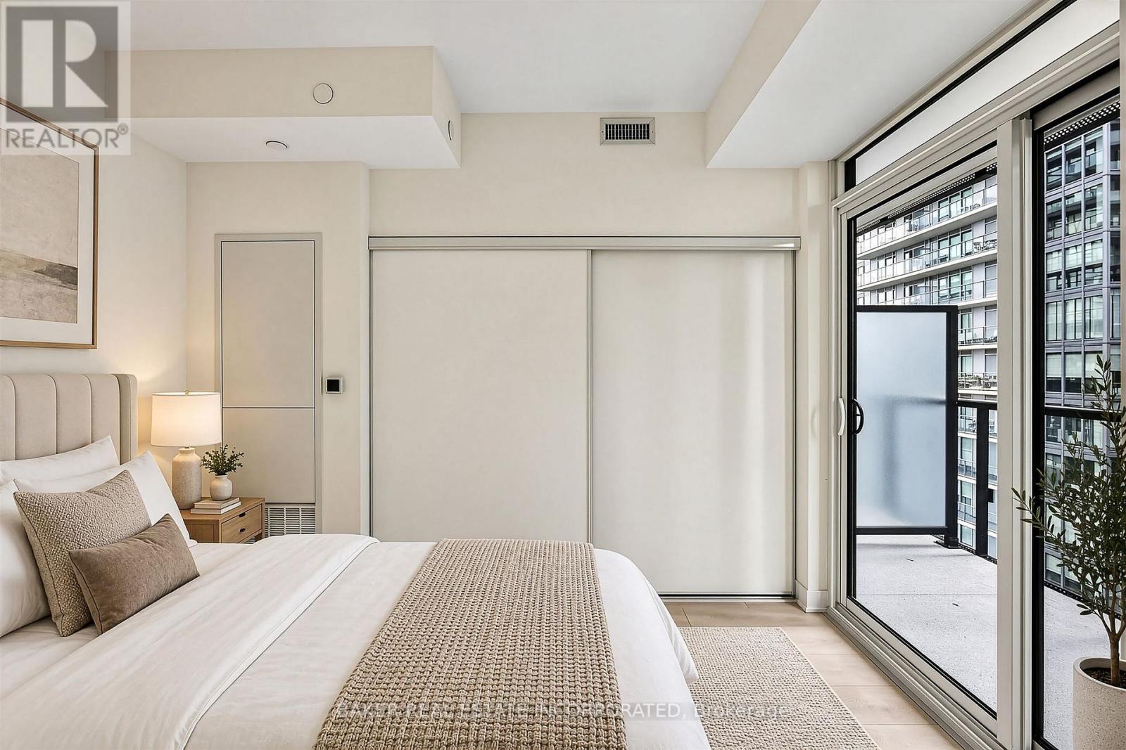 2303 - 117 Broadway Avenue, Toronto, Ontario  M4P 1V3 - Photo 2 - C13883070