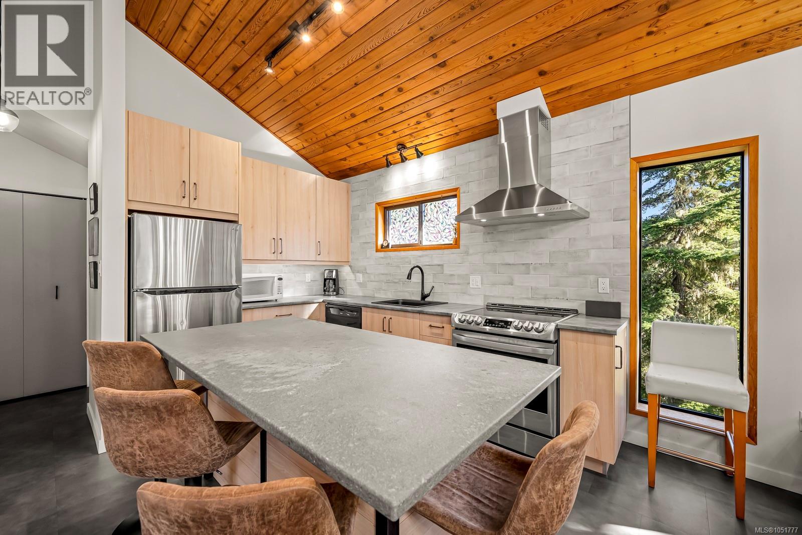 893 Clinton Wood Crt