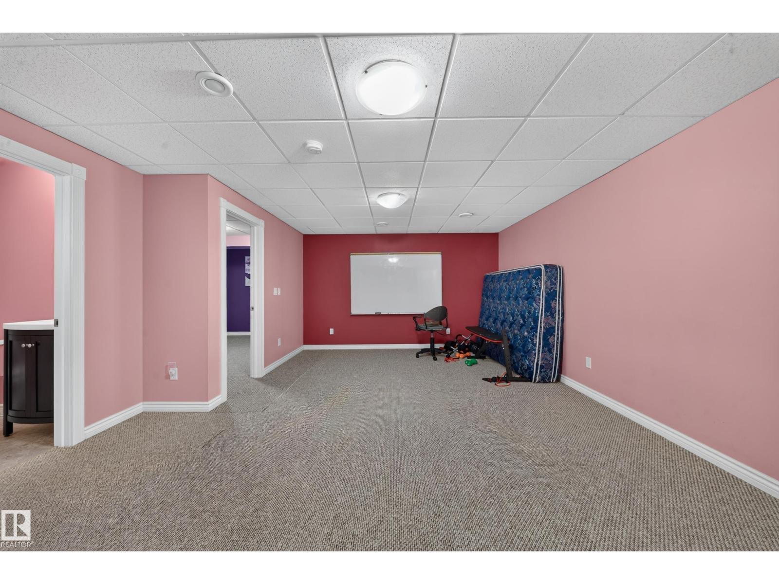 163 52 ST SW