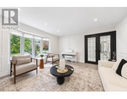 4 SIMMONS CRESCENT, Aurora, Ontario